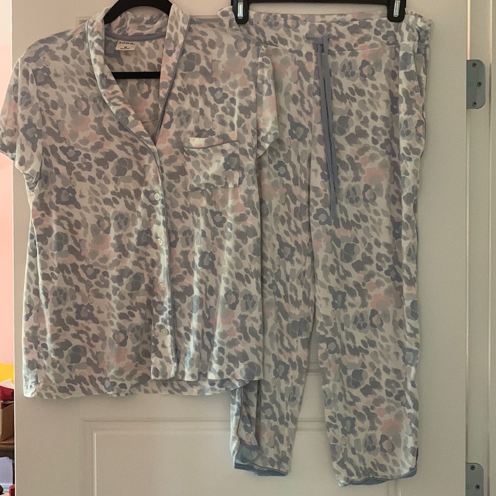 Soma cool nights pajama set, never worn.  Size M.